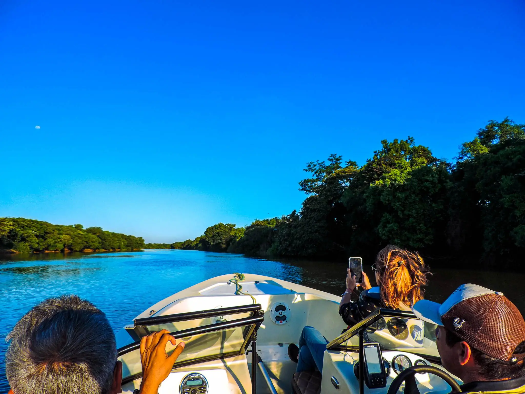 Paseo en lancha por el Río Paraná junto a Pirarenda