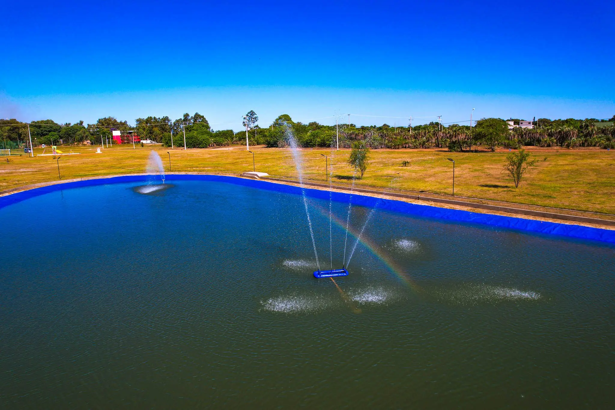 Fuentes de agua en la laguna de Barrio Cerrado Pirarenda