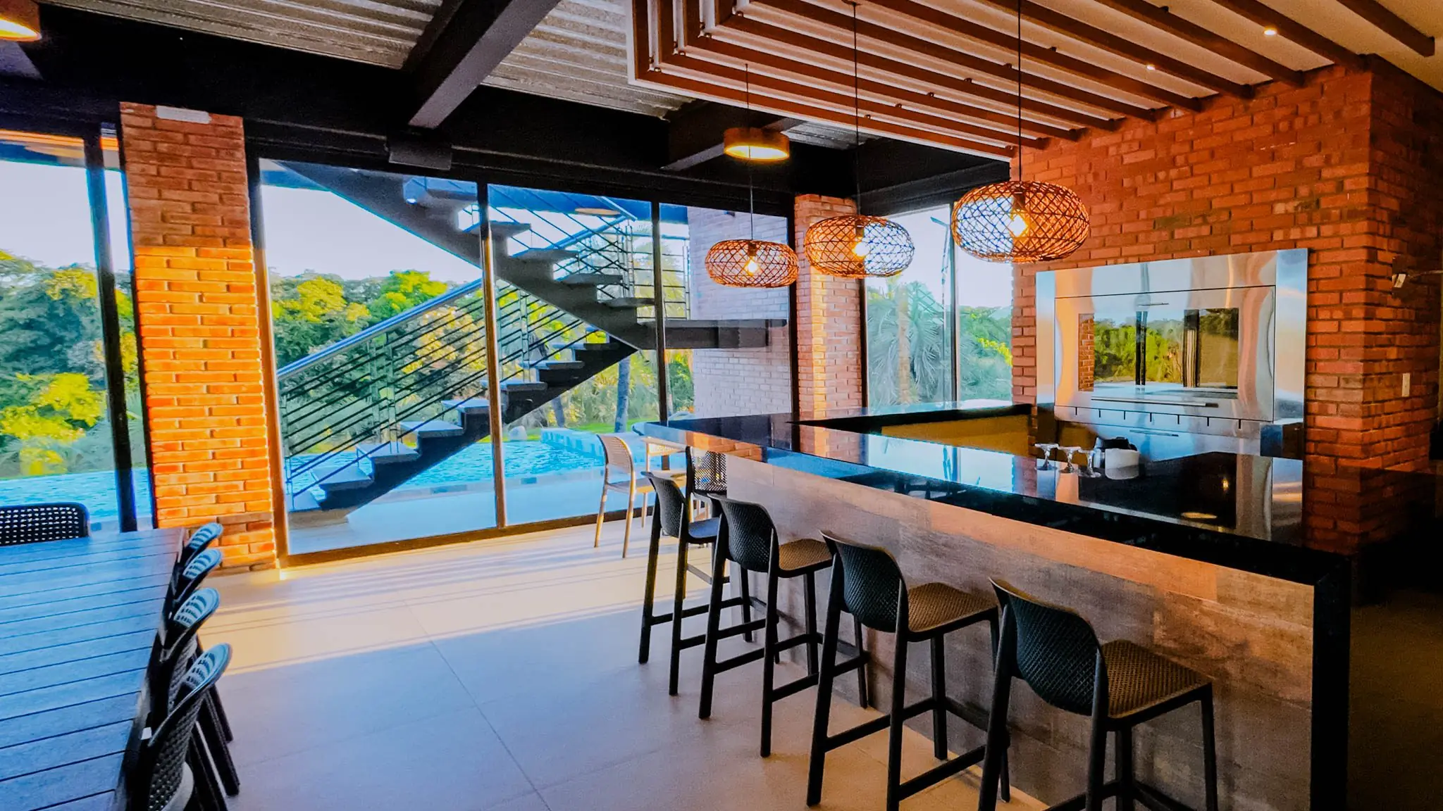 Barra de la casa club de Pirarenda con vista al río